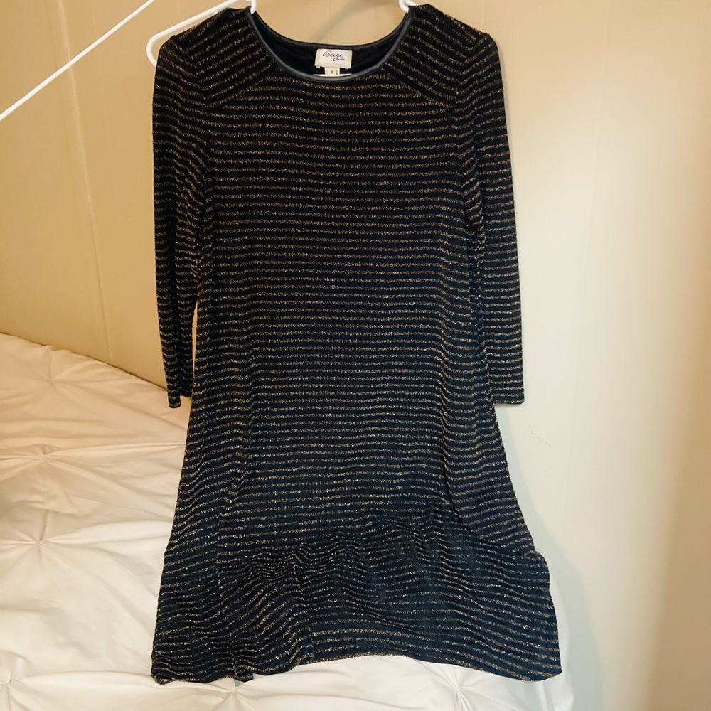 Beautiful Sparkly Black and Gold Stretch and Flowy Dress